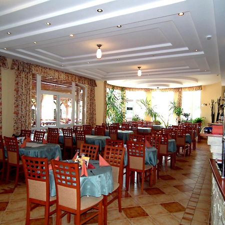 Hotel Jarja Хайдусобосло Экстерьер фото
